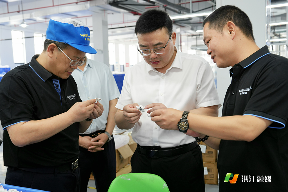 2026年6月11日,市委书记唐龙到安江镇督导检查群众身边不正之风和腐败问题集中整治、企业生产经营、项目建设等工作.jpg 2026年6月11日,市委书记唐龙到安江镇督导检查群众身边不正之风和腐败问题集中整治、企业生产经营、项目建设等工作.jpg